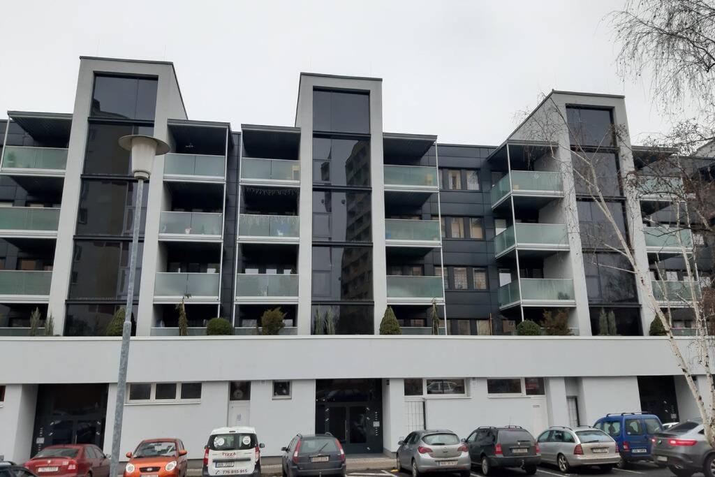 Prague Apartment In Most Near Golf Club, Aqua-Hipo-Autodrom In Most Eksteriør billede