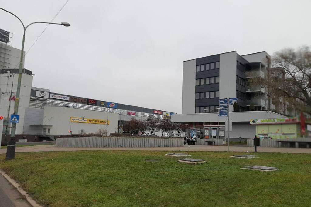 Prague Apartment In Most Near Golf Club, Aqua-Hipo-Autodrom In Most Eksteriør billede