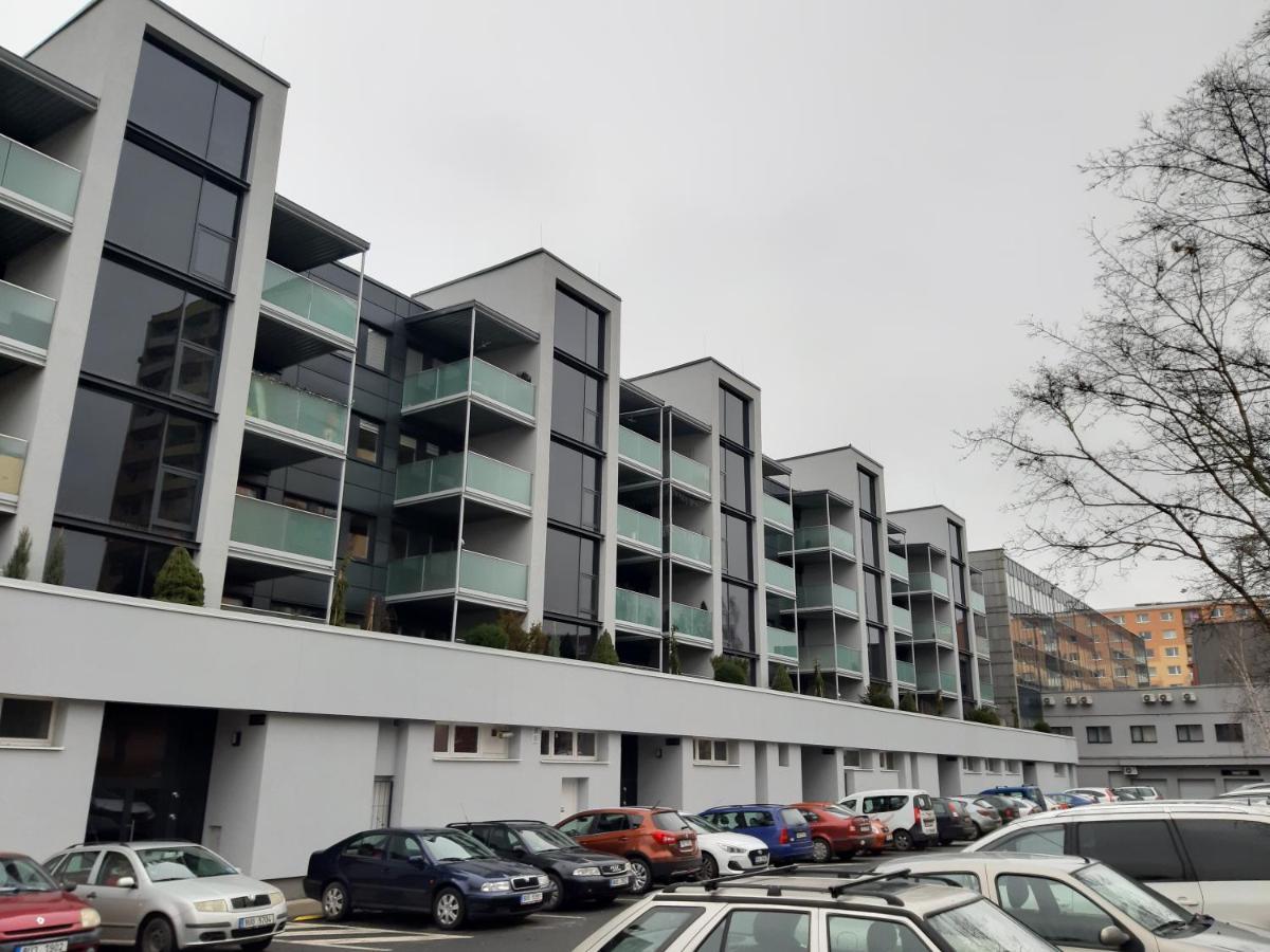 Prague Apartment In Most Near Golf Club, Aqua-Hipo-Autodrom In Most Eksteriør billede